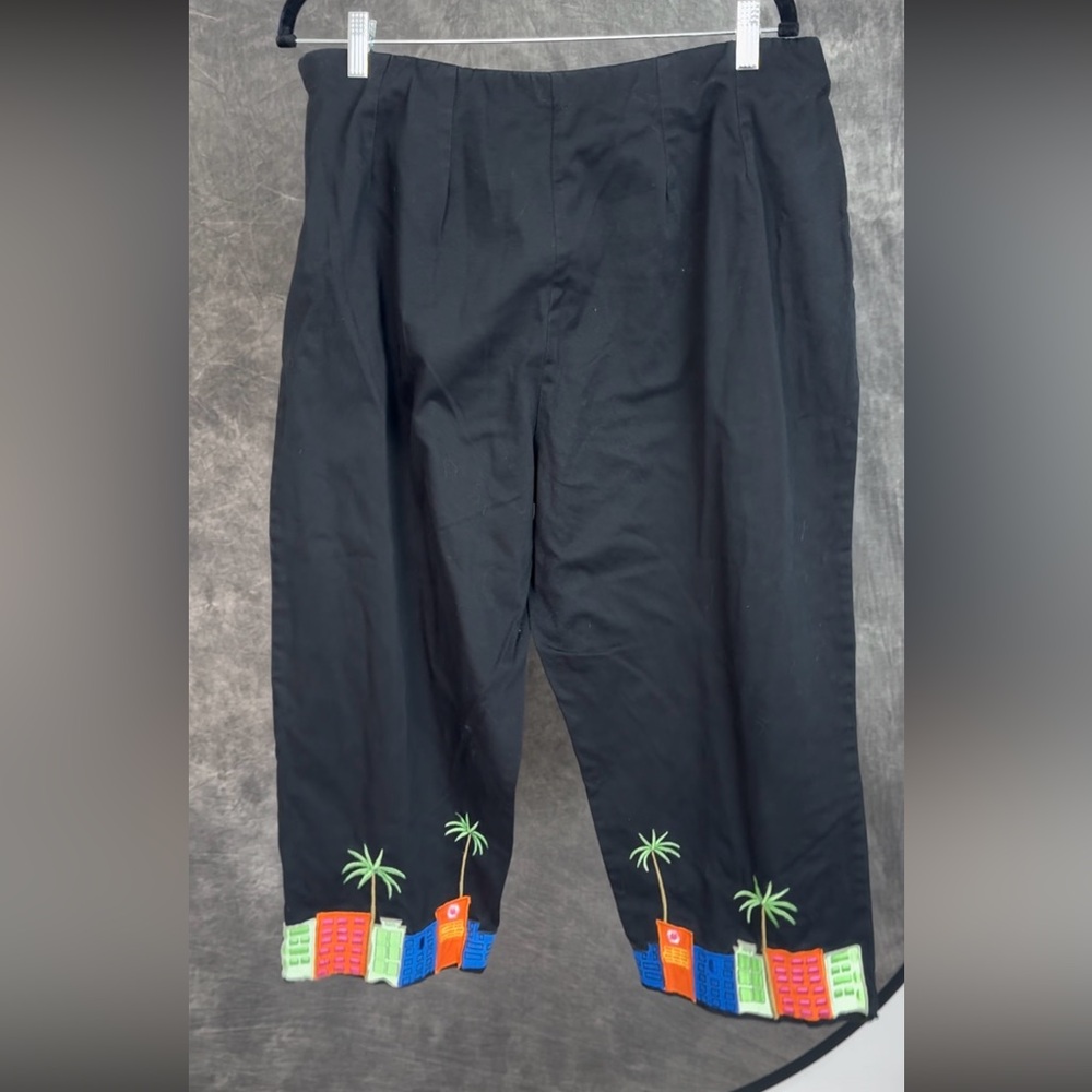 Stonebridge Embroidered Skyline Capri Pants / Black Cotton Stretch / Size 18 - Picture 5 of 6